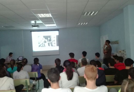 O alumnado de 3º e 4º da ESO do CPI Cernadas de Castro participa nun Obradoiro de Fotografía Social impartido por Felipe Carnotto