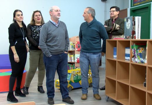 O concelleiro de Educación visitou as obras de mantemento realizadas no CEIP Monte dos Postes