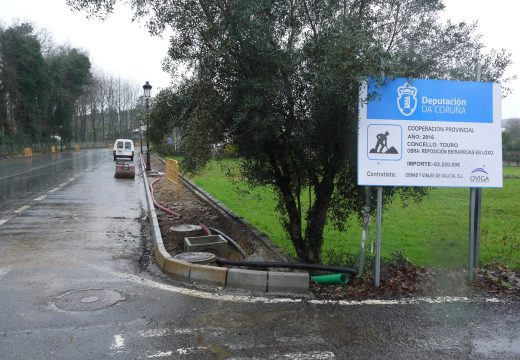 O Concello de Touro afronta obras de renovación das  beirarrúas de Loxo para mellorar a accesibilidade dos veciños