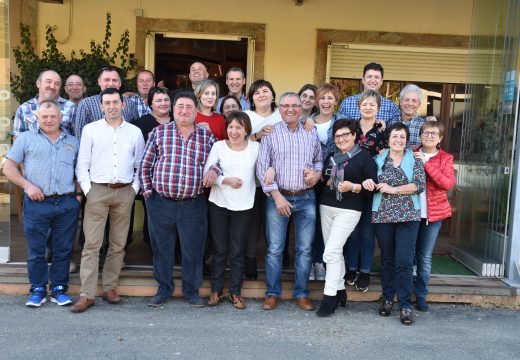 Traballadores/as do Concello de Lousame celebran un xantar de despedida para Jesús Piñeiro Alborés, que se xubila tras 12 anos como obreiro municipal