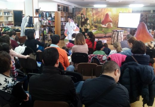 Cheo total no espectáculo infantil a prol da dinamización do uso da lingua galega do pasado sábado na Biblioteca de Riveira