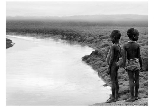 Carme Romero cederalle o espazo expositivo da Casa da Cultura aos “Hábitats” fotografados por Calrús