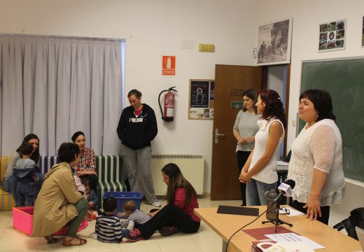 Nove familias de Lousame participan na primeira edición dos “Espazos de Familia”, un programa de formación sobre a primeira infancia