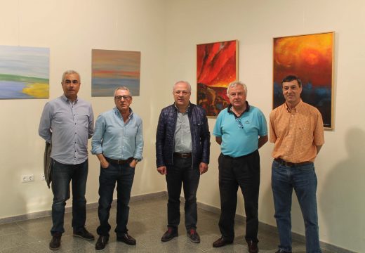 O centro cultural de Sigüeiro acolle ata o 14 de maio a exposición de pintura “Catro médicos por Oroso”