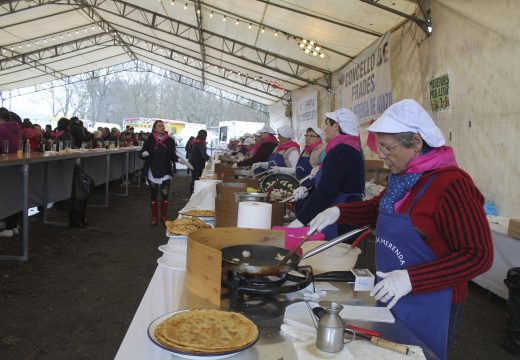 A XII Festa da Merenda de Aiazo (Frades) repartirá de balde un milleiro de tortillas de masa este Domingo de Ramos