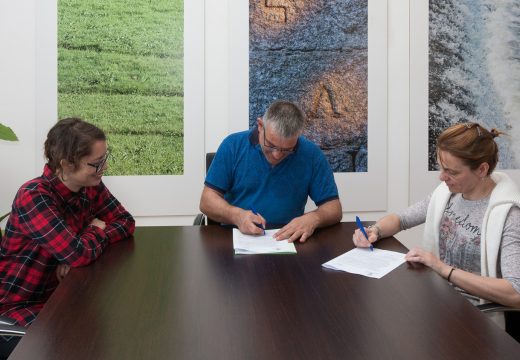 O Concello de San Sadurniño e a ANPA reeditan o convenio de colaboración para o desenvolvemento de actividades dentro e fóra do centro de ensino