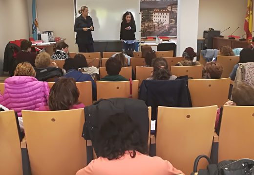 A concelleira Susana García clausura o curso de competencias clave