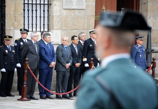 Ovidio Rodeiro participou no Arriado da Bandeira co que a Forza Loxística Operativa celebrou o Día da Forzas Armadas