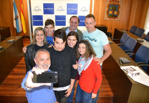 Cambre entrega os premios do concurso de selfies FAITE UM CAMBRIE