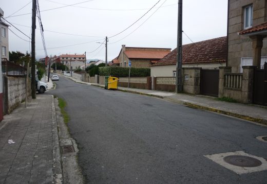 A renovación das liñas de saneamento nas rúas Delicias e Dunas permitirá erradicar un punto de vertido en Corrubedo