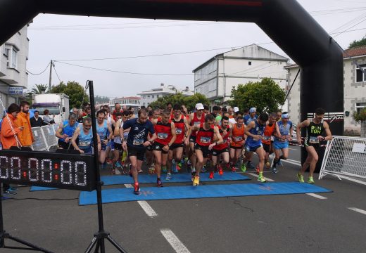 Santiago Brea, do Clube Atletismo Milladoiro, gaña a V Carreira Pedestre Popular Concello de Touro na que participaron máis de 200 corredores