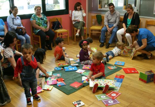 Preescolar na casa na biblioteca de Ordes