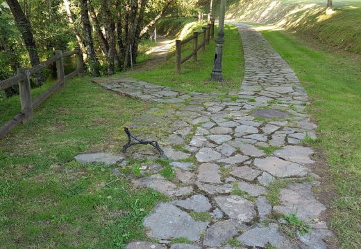 O Concello de Frades denuncia o roubo de mobiliario urbano da área recreativa de Ponte Carballa (Abellá)