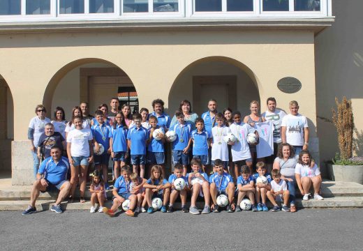 O Concello de Lousame homenaxea aos xogadores/as da Asociación Deportiva Cruído polo seu ascenso á Primeira Alevín