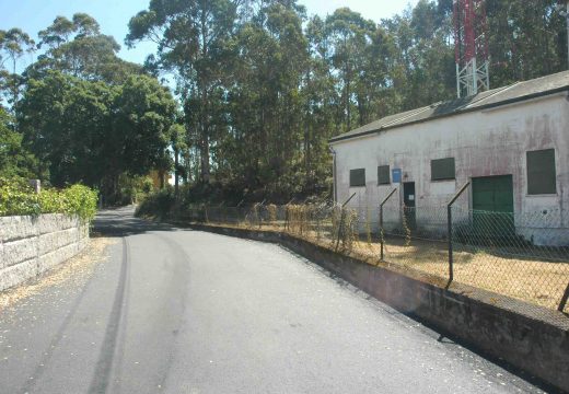 O concello pavimenta 475 metros liñais de camiño no lugar riveirense de Fafián