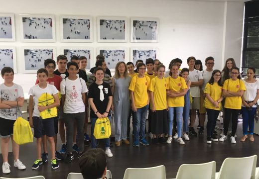 Recepción institucional aos equipos do CPI A Xunqueira e do IES de Fene que participaron na “First Lego League”