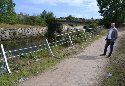 Cambre inicia o acondicionamento do río Mero e denuncia o roubo da varanda do paseo