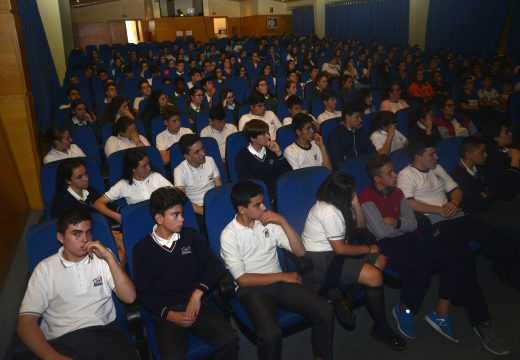 Multitudinaria charla no Auditorio sobre os riscos do cannabis organizada por Renacer