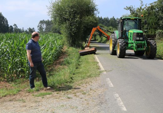 O Concello de Frades leva desbrozados máis de 300 kms de estradas nos 2 últimos meses