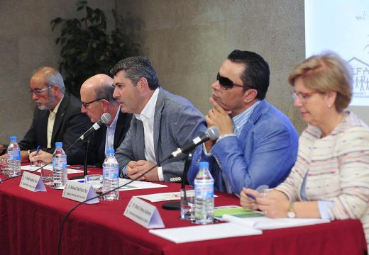 O delegado territorial da Xunta na Coruña, Ovidio Rodeiro, participou na inauguración da escola de verán de EFA Galicia