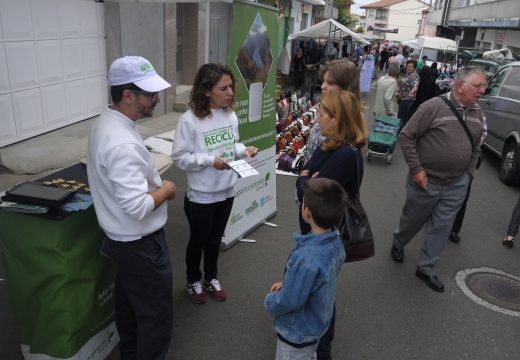 Touro impulsa entre os veciños a cultura da reciclaxe