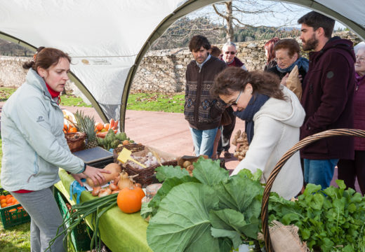 54 postos reuniranse no mercado local de San Sadurniño deste domingo