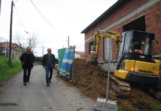 Arrincan as obras do Centro Social de  Meixigo tras quince anos de paralización