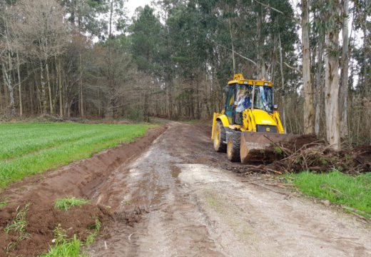 O Concello de Boqueixón executa as obras de mellora en pistas ao seu paso por dez parroquias