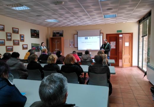 Unha vintena de veciñas de Frades participa na primeira sesión do taller psicoemocional “Control do estrés e da ansiedade”