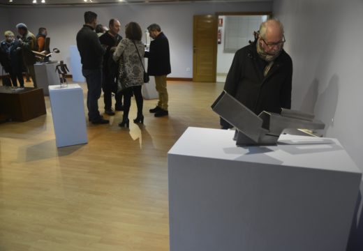 O Lustres Rivas de Riveira exhibe 20 obras do escultor ourensán Antonio Souto na exposición “Tubos Animados”