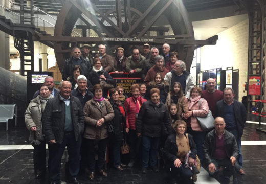 Corenta veciños e veciñas de Frades participan nunha excursión a Asturias