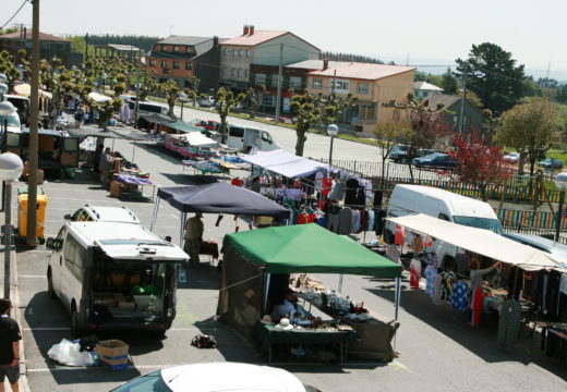 O bo tempo anima a Feira da Adina no Mesón do Vento