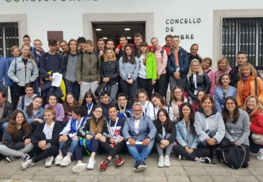 Alumnos europeos traballan en Cambre nun proxecto educativo para cambiar os malos hábitos alimentcios