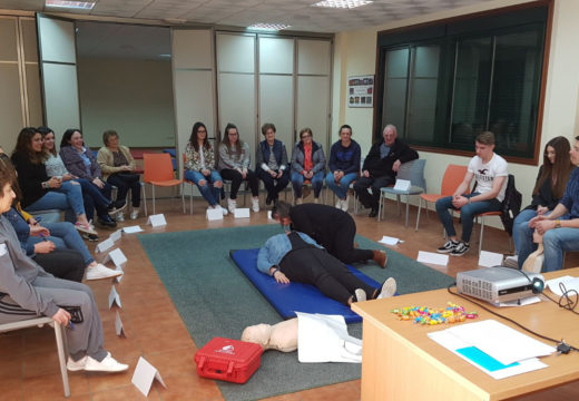 Veciños e veciñas aprenden primeiros auxilios nun curso organizado polo Concello de Frades