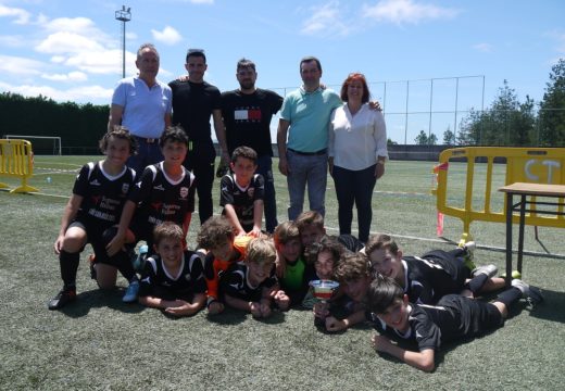 O Trofeo de F-8 Concello de Touro, para Futsal Boqueixón en alevíns e para EF Silleda en prebenxamíns