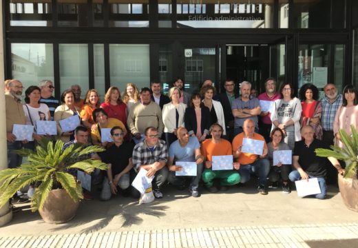 Os 20 alumnos do Obradoiro de Emprego da Laracha e Arteixo formáronse nos sectores de conservación dos montes e en carpintería e moble