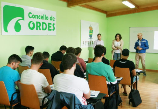 Ana Soneira abre o curso de curso de monitor de fútbol base da RFGF