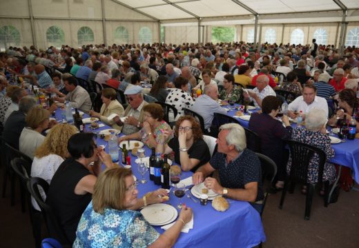 Touro homenaxeou a máis de 700 maiores na súa XXVI Festa da Terceira Idade