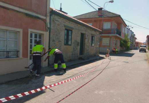 O Concello de Noia acomete arranxos nas beirarrúas na Rúa Río do Porto