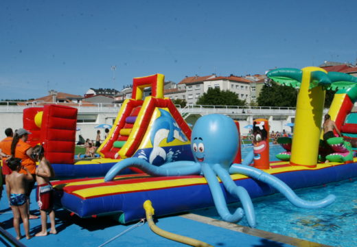 Xornada de portas abertas e inchables na piscina do Muíño