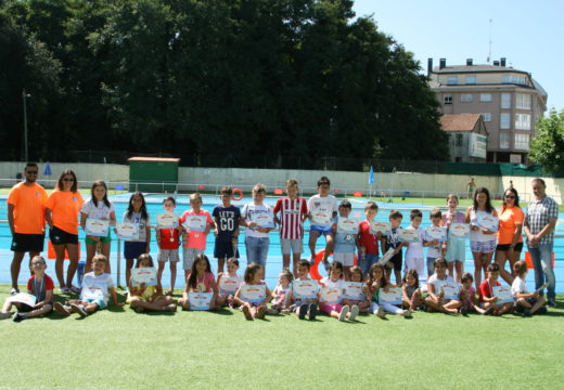 Clausura dos cursos de natación na piscina do Muíño