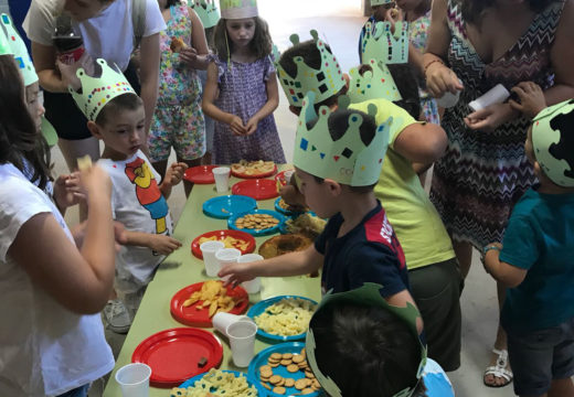 Os 40 nenos e nenas do Lousame Concilia participan nunha gran festa de fin de curso con música, lambonadas e obradoiros