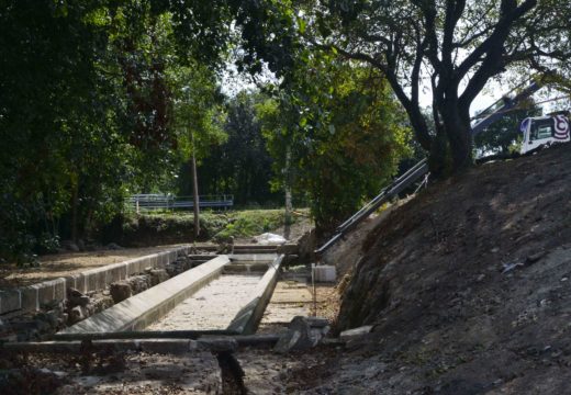 A rehabilitación do Lavadoiro de Artes afronta unha nova fase coa recuperación das antigas bancadas de pedra