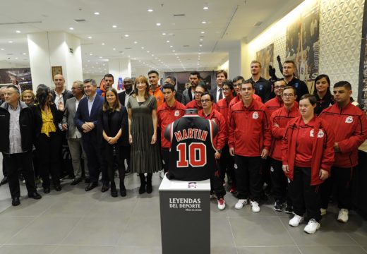 Míguez participa na inauguración oficial da exposición ‘Lendas’ do Museo do Deporte e cede durante a duración da mesma a xavelina coa que bateu o récord de España en 2001