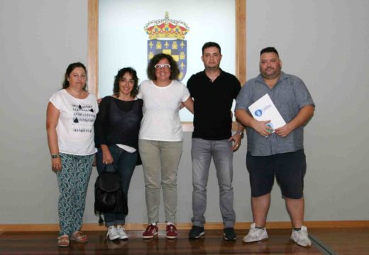 O Concello de Ordes asina os convenios coas escolas municipais de fútbol, hóckey e fútbol sala