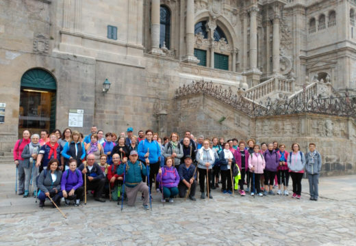 Sesenta veciños e veciñas de Frades inician o Camiño de Santiago a Fisterra, que afrontarán en 4 etapas os sábados dos próximos meses