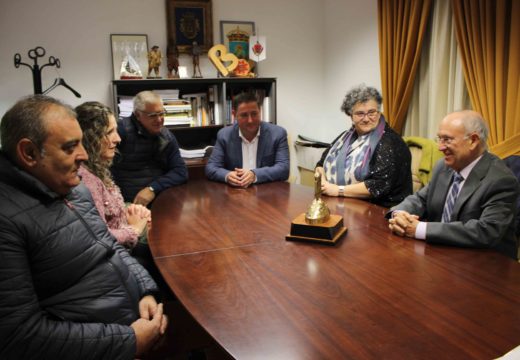 O Concello de Boqueixón recibe a visita da Valedora do Pobo