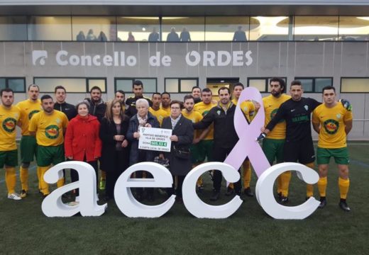 A A.D. Vila de Ordes entrega un donativo de 506 á xunta local de Ordes da AECC