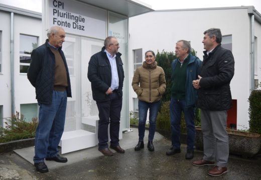 O delegado da Xunta e o alcalde de Touro visitan o CPI Fonte Díaz, onde Educación acometeu unha reforma integral cun investimento de 544.000 euros