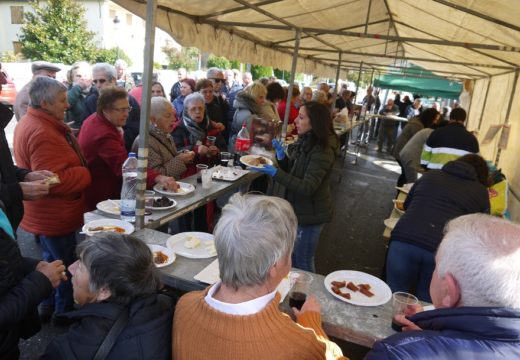 Touro acolleu a veciños e forasteiros na súa X Feira da Castaña